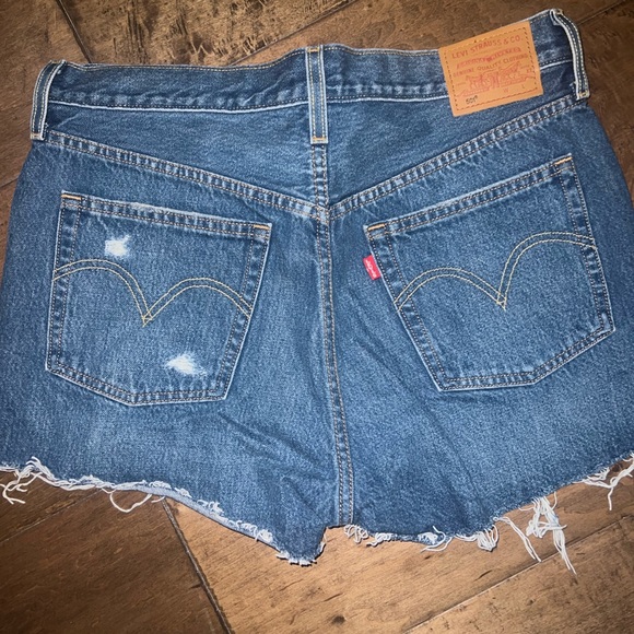 Levi’s high waisted denim shorts - Picture 2 of 3